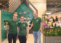 Jorrit van Geel, Judith Springer en Martijn van Geel van de Van Geel Group. De orchideenkweker heeft een bijzondere tijd achter de rug en heeft een soort doorstart gemaakt. Binnenkort zal men naast de phalaenopsis ook bromelia’s gaan telen.